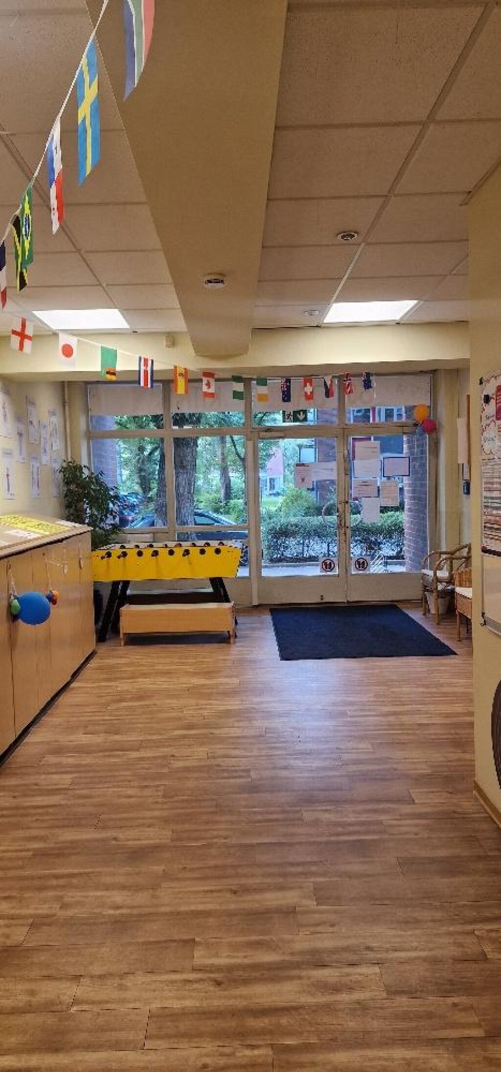 Gruppenraum mit Kicker bei der AWO Hamburg in der Kita Auenstraße in Eilbek.