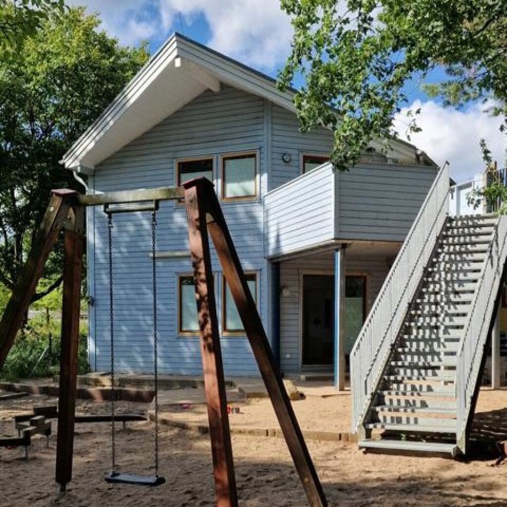 AWO Kita Billwerder Straße in Logbrügge Hausansicht vom Außenbereich mit Rettungsweg.