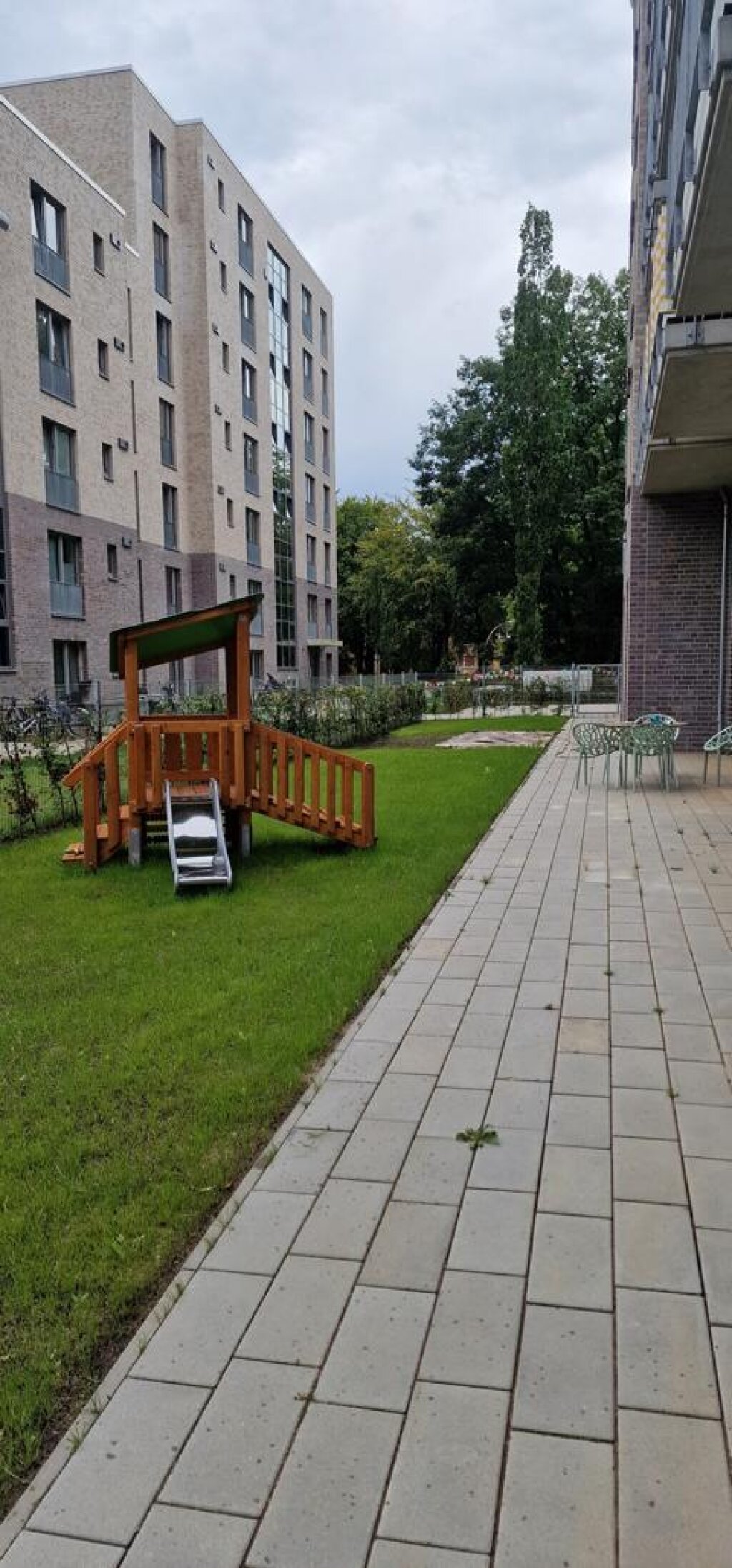 Außenbereich mit Klettermöglichkeiten der Kita Kiwittsmoor der AWO Hamburg.