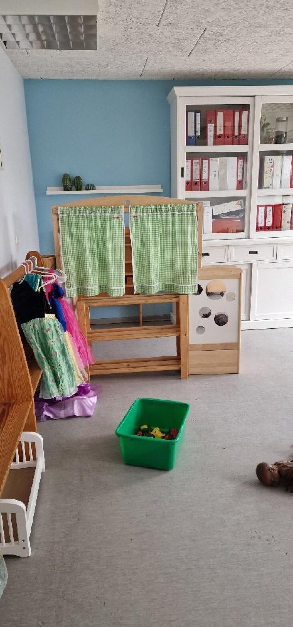 Kita Stoltenstraße der AWO Hamburg in Marienthal und Horn Gruppenraum mit Verkaufstheke.