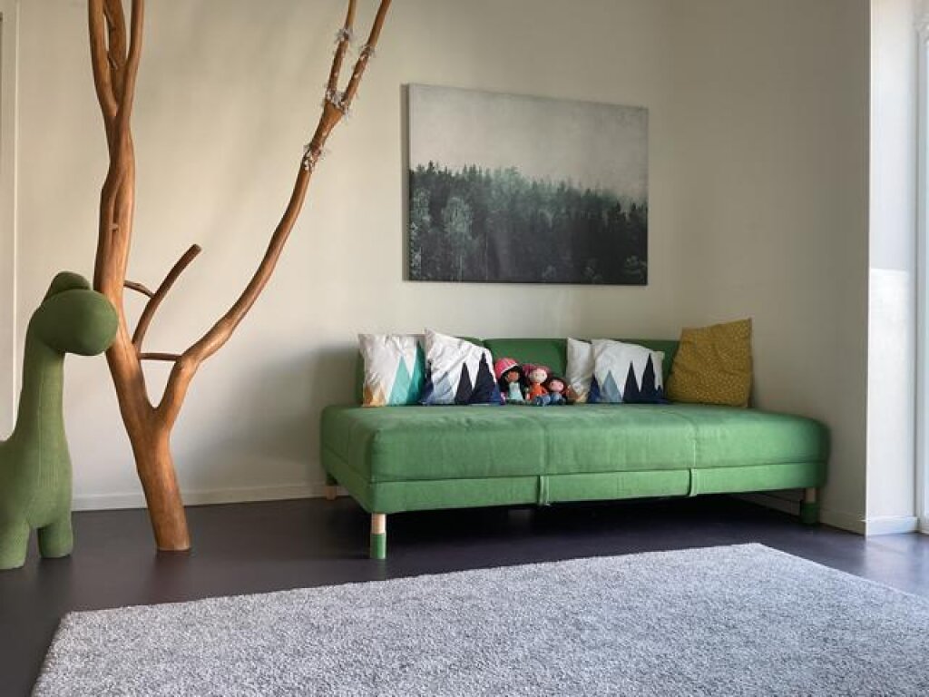 Gruppenraum mit Ruheecke der AWO Hamburg Kita Am Weißenberge.