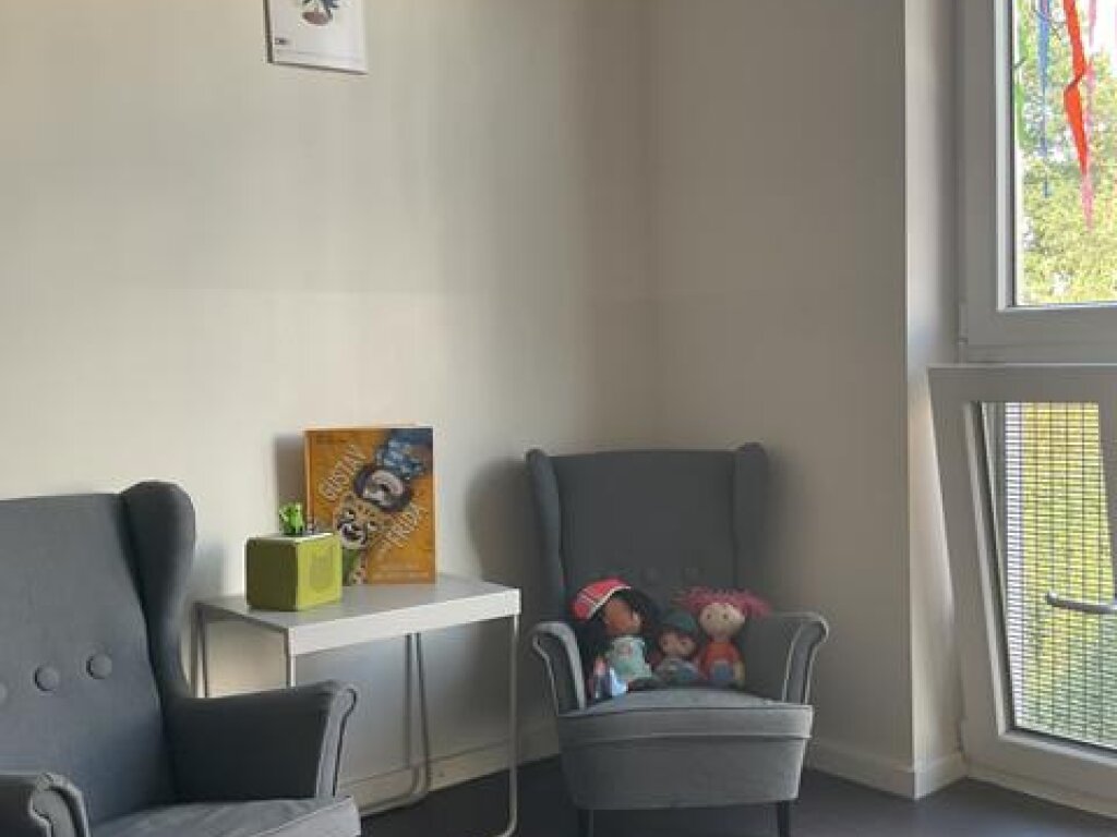 Leseecke mit Kinder-Sesseln der Kita Am Weißenberge der AWO Hamburg.